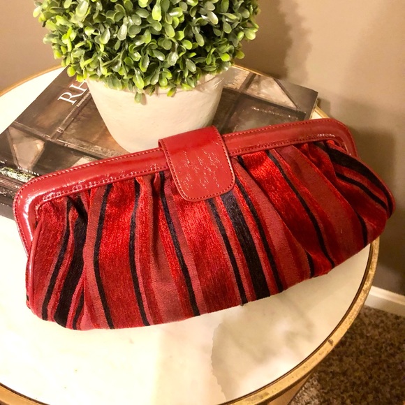Boutique Red Striped velvet clutch with faux leather closure - Picture 1 of 2
